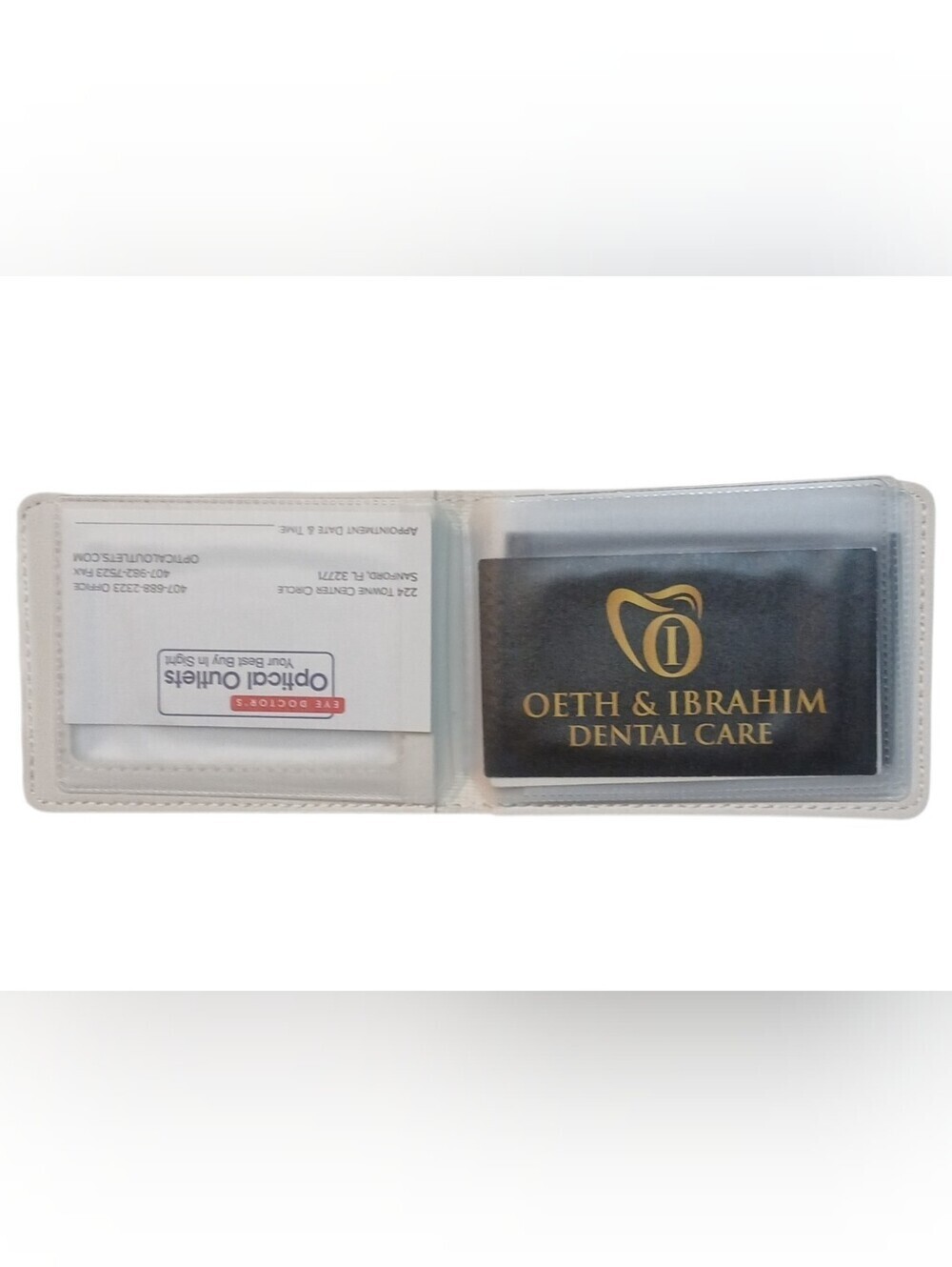 Peanuts -Snoopy & The Peanut Crew ID/Card Wallet, 2 Covered ID Windows, 8 Slots - Picture 7 of 11